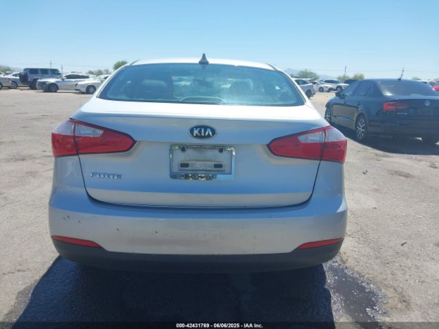 KNAFK4A69G5550404 KIA FORTE LX