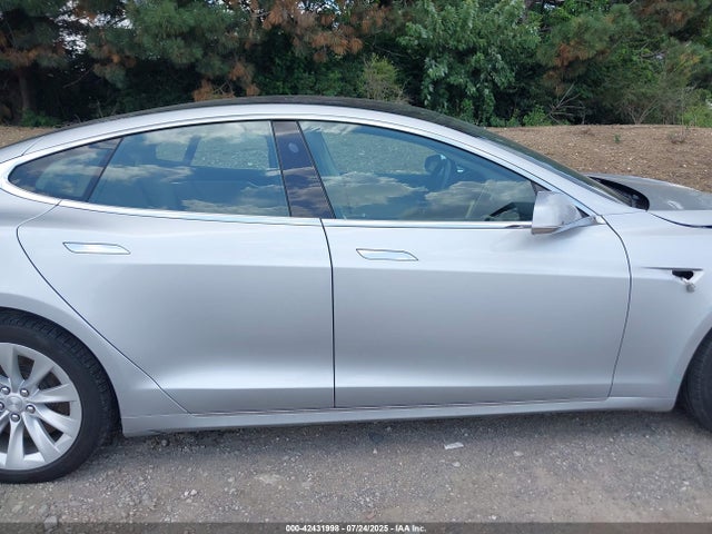 Tesla 2017 2017 5YJSA1E25HF198609 Image 14