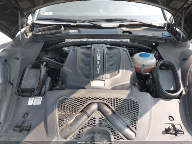 2017 PORSCHE MACAN WP1AB2A52HLB18385 Photo 9