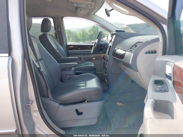 2010 CHRYSLER TOWN & COUNTRY 2A4RR5DX1AR253430 Photo 4