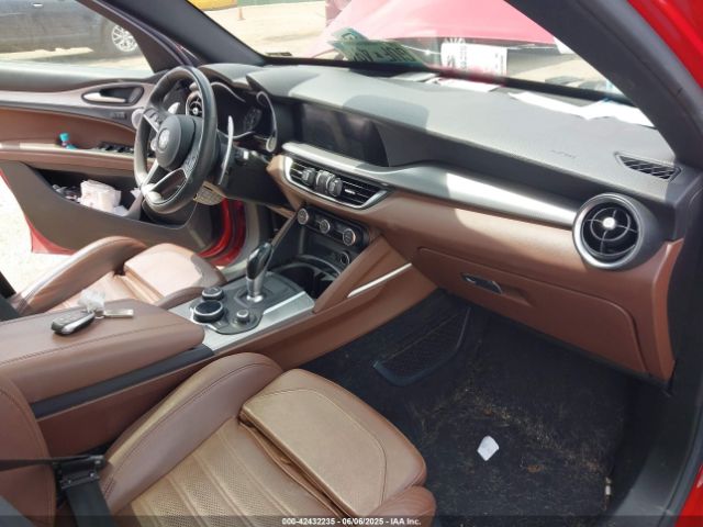 2018 ALFA ROMEO STELVIO ZASFAKNN7J7B99393 Photo 4