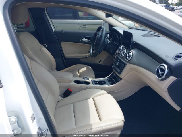 WDCTG4EBXJJ479396 Mercedes-Benz GLA 250