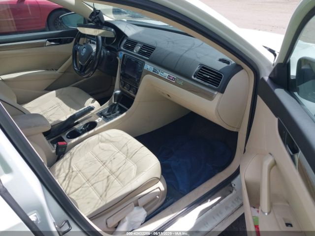 1VWBT7A39GC069860 Volkswagen Passat 1.8t Se