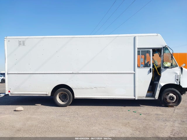 Ford F-59 Commercial Stripped 2018 1F65F5KY8J0A05763 Image 13
