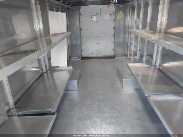 Ford F-59 Commercial Stripped 2018 1F65F5KY8J0A05763 Image 6