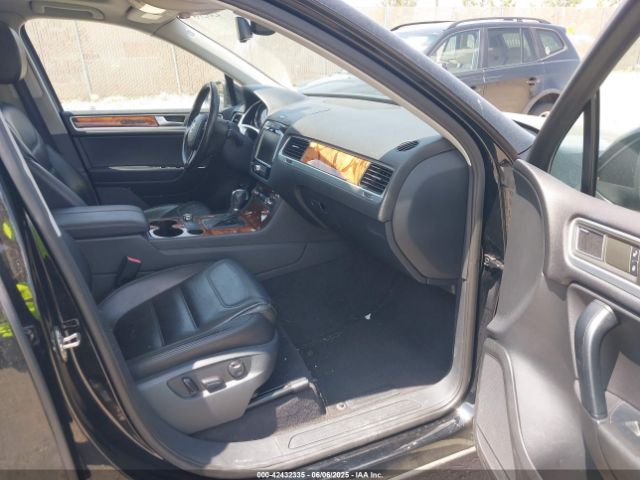 2012 VOLKSWAGEN TOUAREG WVGFK9BP4CD002524 Photo 4
