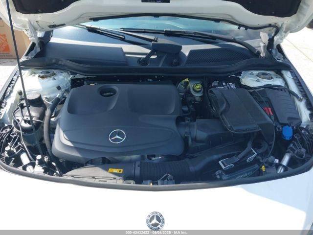 WDDSJ4GB8KN765229 Mercedes-Benz CLA 250 4MATIC