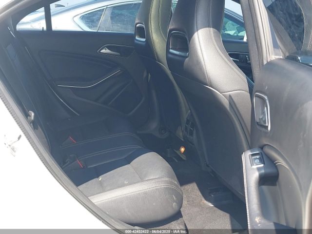 WDDSJ4GB8KN765229 Mercedes-Benz CLA 250 4MATIC