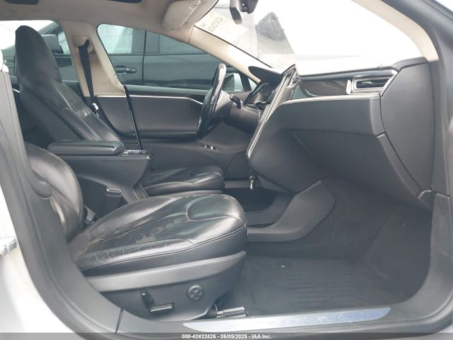 2015 TESLA MODEL S 5YJSA1H11FFP68833 Photo 4