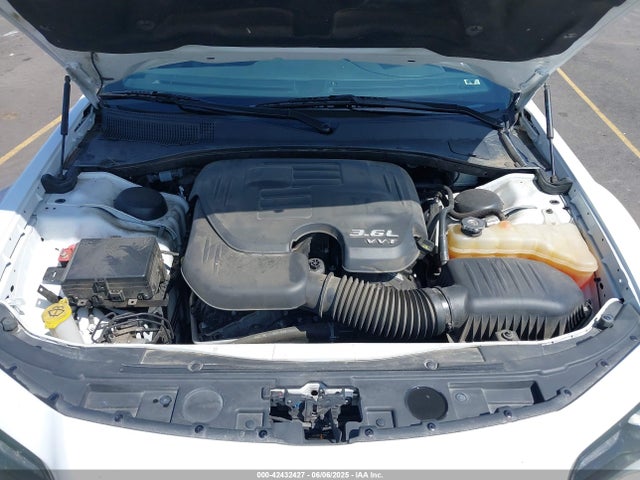 Chrysler 300 2019 2C3CCABG2KH565180 Image 10