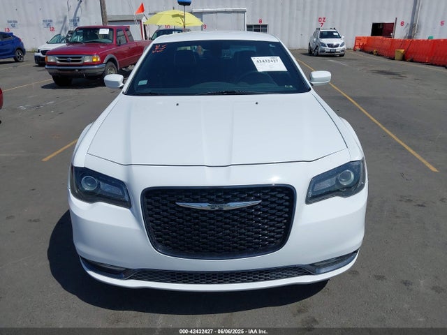 Chrysler 300 2019 2C3CCABG2KH565180 Image 12