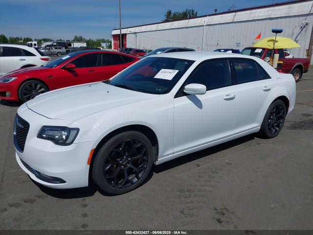 Chrysler 300 2019 2C3CCABG2KH565180 Image 2