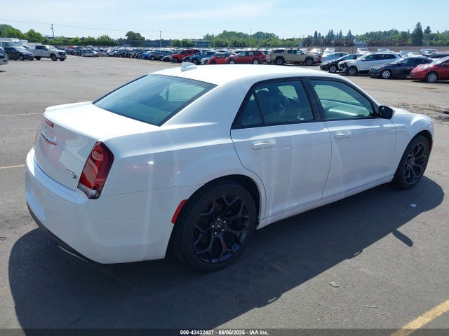 Chrysler 300 2019 2C3CCABG2KH565180 Image 4