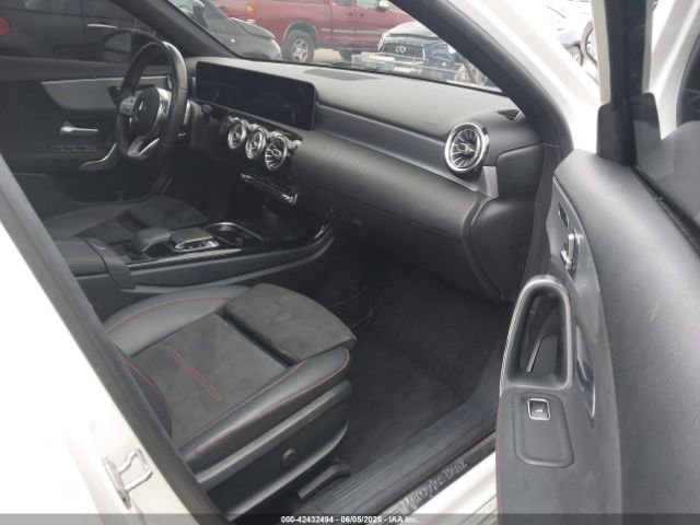 W1K3G4EB3LJ234065 Mercedes-Benz A 220