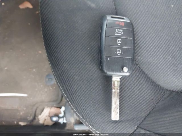 KNDJP3A52J7600216 KIA SOUL +