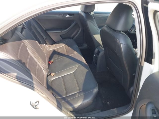 3VWD17AJ2EM415210 Volkswagen Jetta 1.8t Se