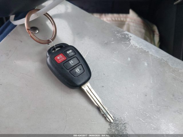 5YFBURHE4HP657435 Toyota COROLLA LE