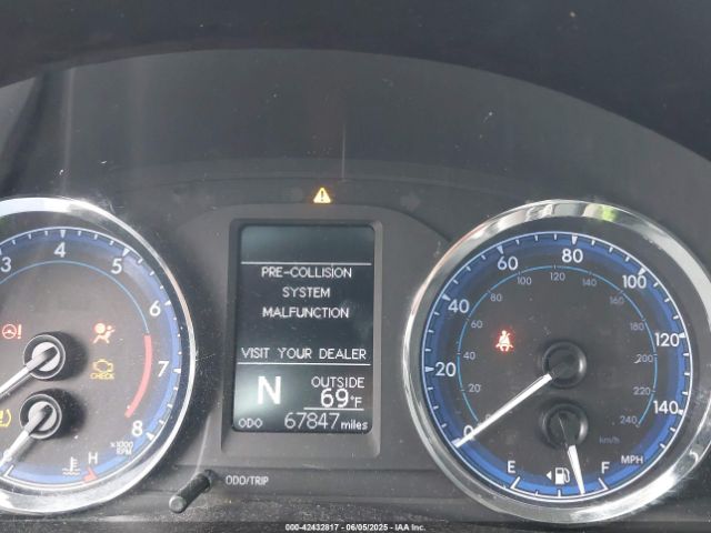 5YFBURHE4HP657435 Toyota COROLLA LE