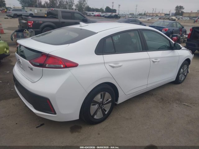 2022 HYUNDAI IONIQ HYBRID KMHC65LC7NU280672 Photo 3