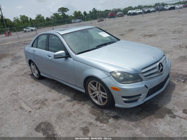 2013 MERCEDES-BENZ C 300 WDDGF8AB5DR259425