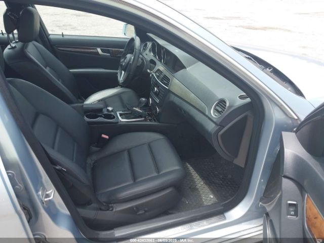 2013 MERCEDES-BENZ C 300 WDDGF8AB5DR259425 Photo 4