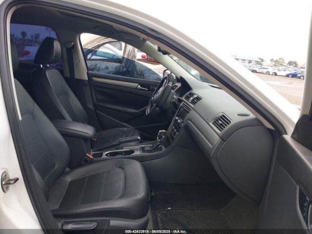 1VWBP7A3XEC017669 Volkswagen Passat 2.5l Se