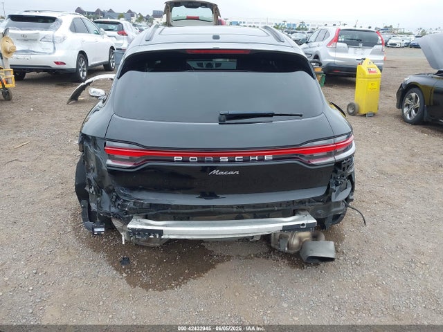 Porsche Macan 2023 WP1AA2A5XPLB01304 Image 17