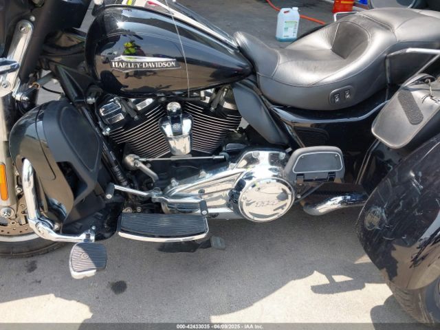 2019 HARLEY-DAVIDSON FLHTCUTG 1HD1MAF19KB859284 Photo 8
