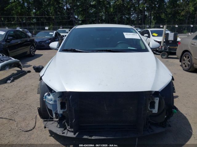 5NPD84LF5HH011933 Hyundai Elantra