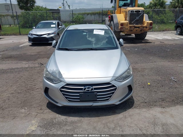 5NPD84LF2JH321267 Hyundai ELANTRA SEL
