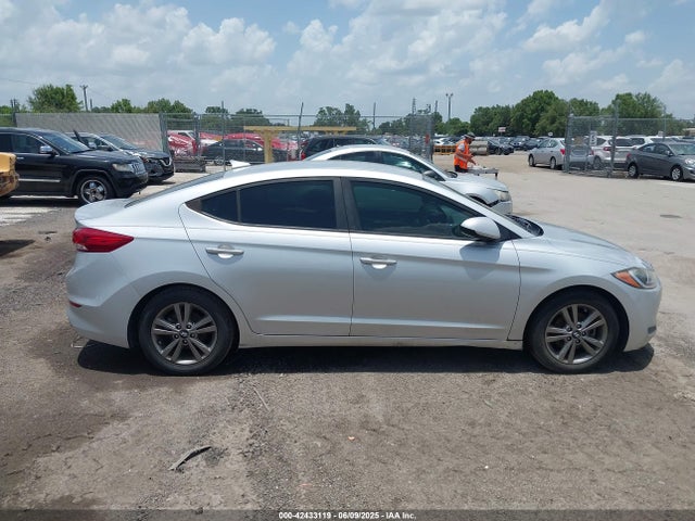 5NPD84LF2JH321267 Hyundai ELANTRA SEL