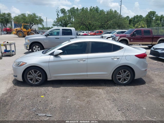 5NPD84LF2JH321267 Hyundai ELANTRA SEL