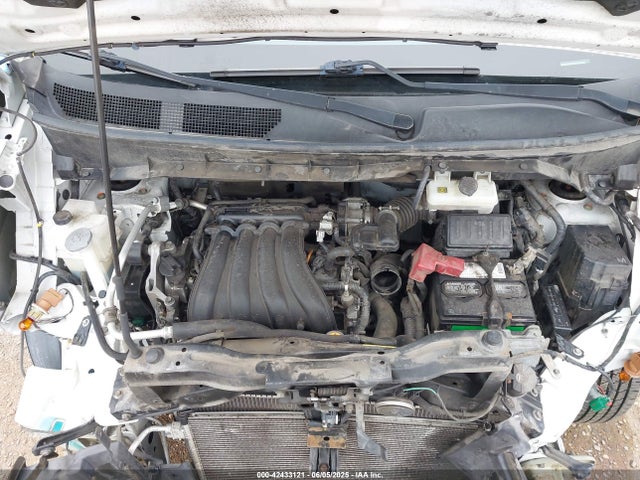 3N6CM0KN9GK697811 Nissan 2016