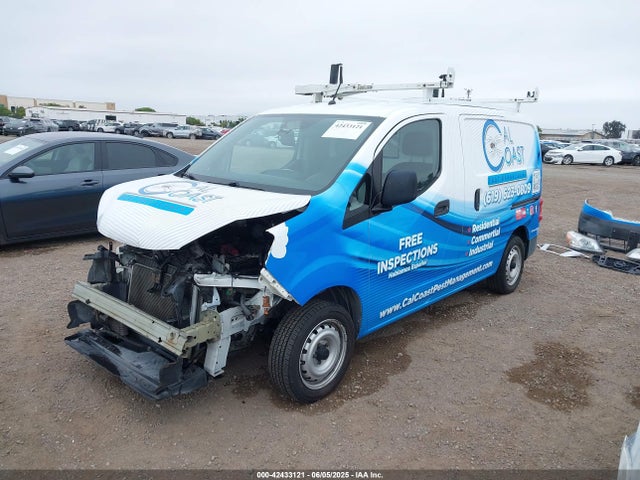 3N6CM0KN9GK697811 Nissan 2016