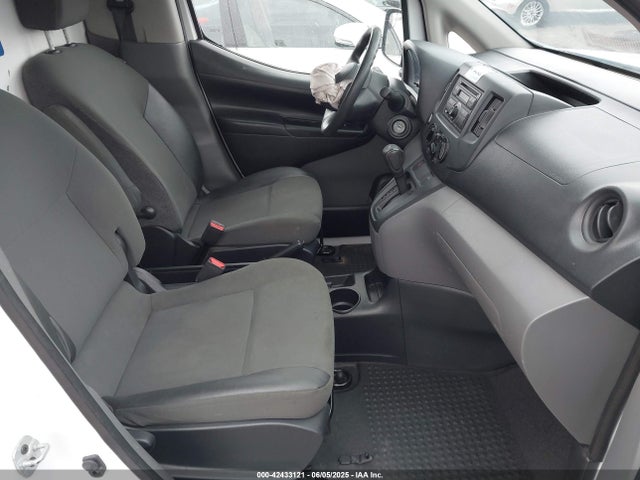 3N6CM0KN9GK697811 Nissan 2016