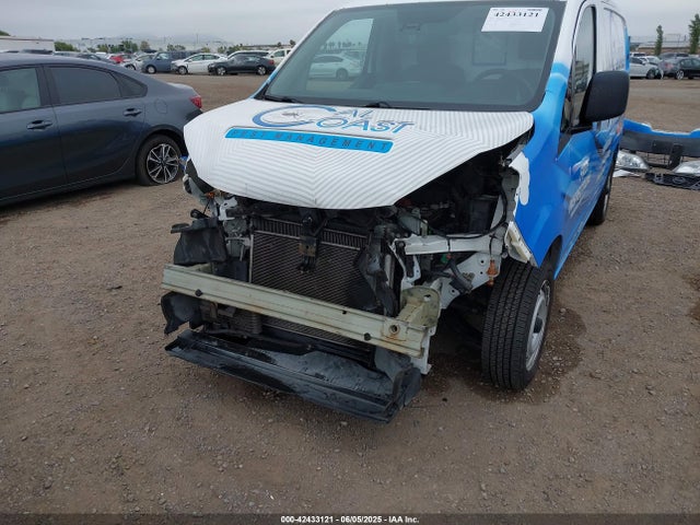 3N6CM0KN9GK697811 Nissan 2016