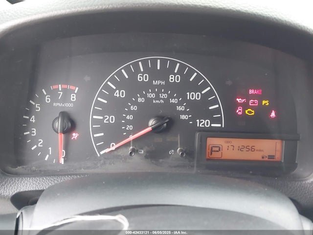 3N6CM0KN9GK697811 Nissan 2016