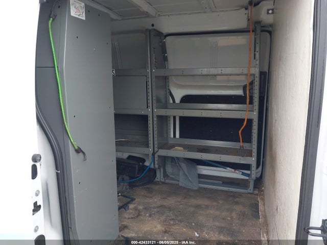 3N6CM0KN9GK697811 Nissan 2016