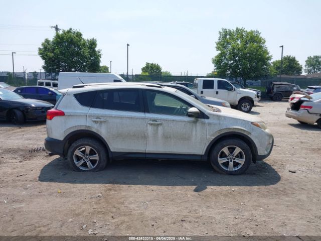 JTMRFREV6FJ019556 Toyota Rav4 Xle
