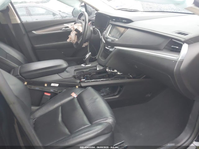 2017 CADILLAC XT5 1GYKNBRS7HZ278664 Photo 4