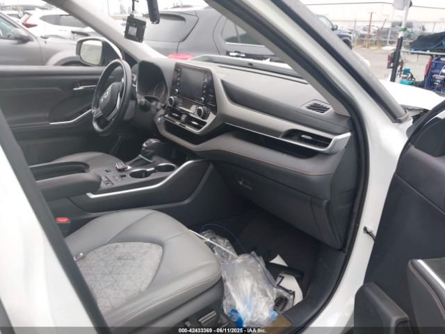 2022 TOYOTA HIGHLANDER 5TDAARAH1NS510033 Photo 4