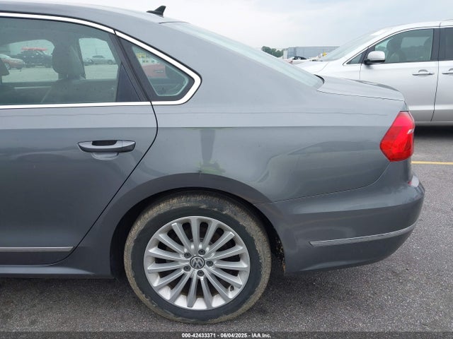 1VWBT7A36GC007977 Volkswagen Passat 1.8t Se