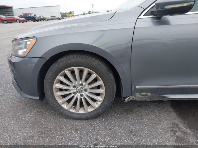 1VWBT7A36GC007977 Volkswagen Passat 1.8t Se