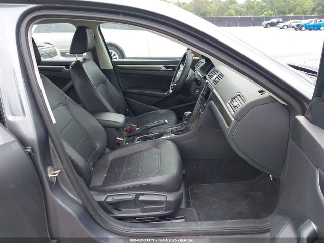 1VWBT7A36GC007977 Volkswagen Passat 1.8t Se