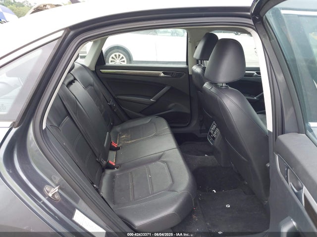 1VWBT7A36GC007977 Volkswagen Passat 1.8t Se