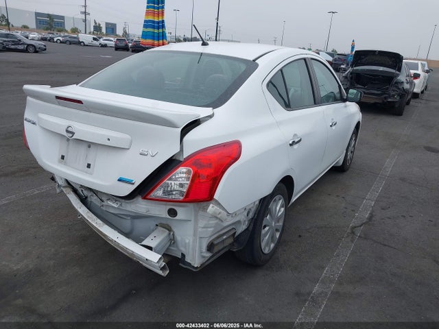 3N1CN7AP8FL942489 Nissan 2015