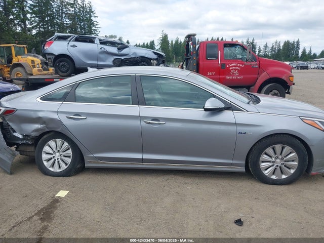 Hyundai Sonata Hybrid Se 2016 KMHE24L13GA011389 Image 13