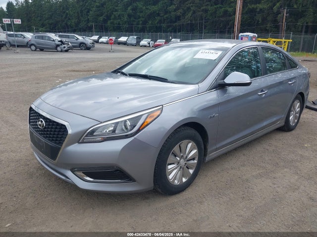 Hyundai Sonata Hybrid Se 2016 KMHE24L13GA011389 Image 2