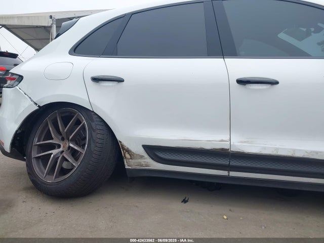 Porsche Macan 2022 WP1AA2A58NLB06272 Image 17