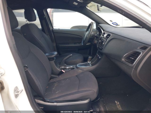 2014 CHRYSLER 200 1C3CCBAB1EN231360 Photo 4